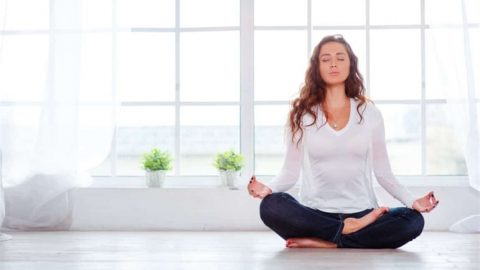 اكتشفي طريقة تطبيق تقنية يوغا البشرة في خطوات