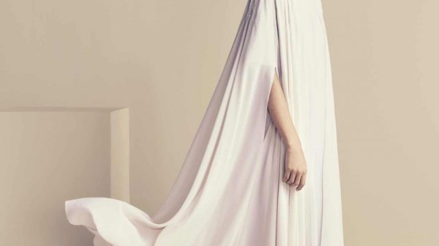 للمحجبات: عبايات باللون الأبيض لربيع وصيف 2019