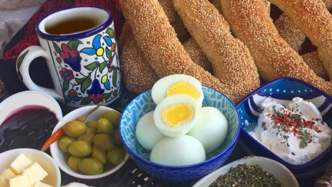 خطوات تجهيز كعك القدس بالسمسم للسحور