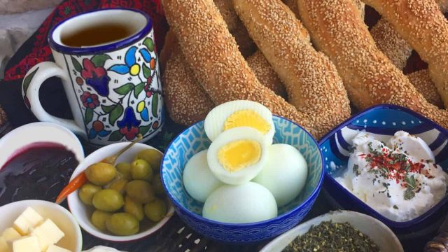 خطوات تجهيز كعك القدس بالسمسم للسحور