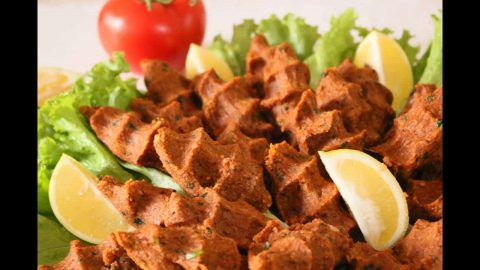 خطوات تجهيز تشي كفتة على الطريقة التركية