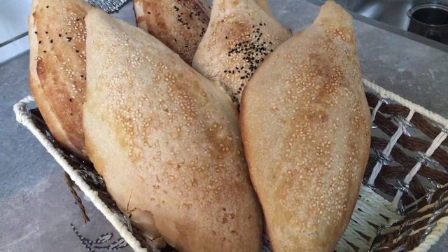 تعلمي معنا كيفية تجهيز الصمون العراقي الأصلي