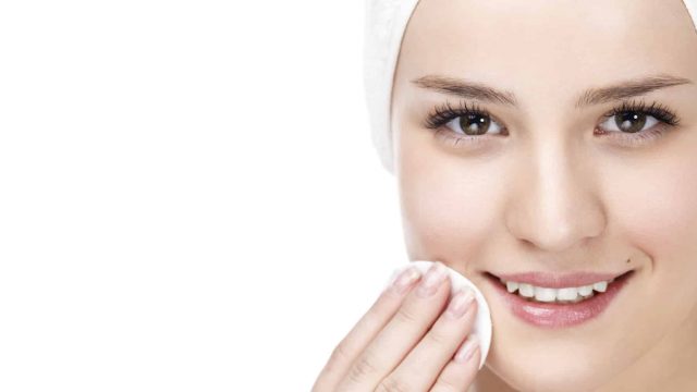 ماسك الزبادي والفواكه للحفاظ على شباب البشرة