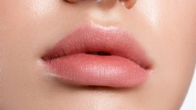 أسباب تغير لون الشفايف وكل ما يخصها