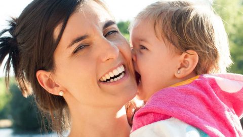 كيفية التعامل مع العض عند الأطفال عمر سنة