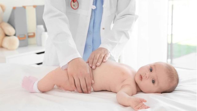 الفتق السري عند الأطفال: الأعراض وطرق العلاج