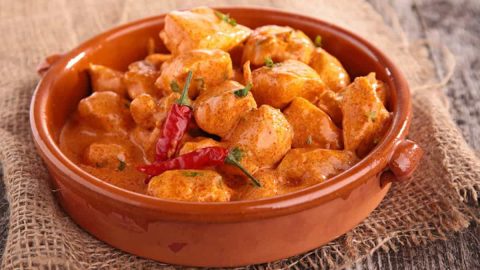 خطوات تجهيز الدجاج بالكاري