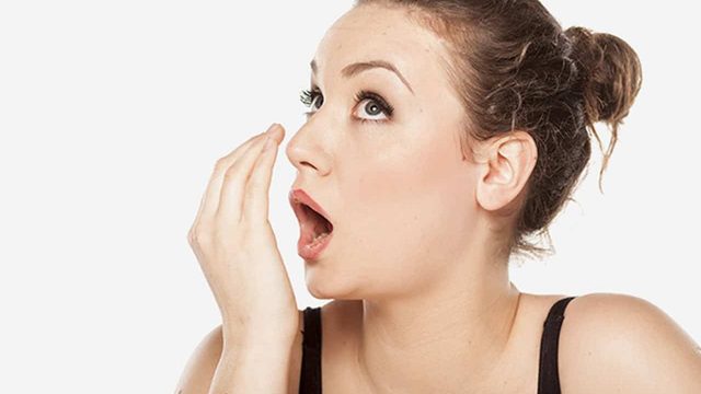 نصائح لتجنب رائحة الفم الكريهة