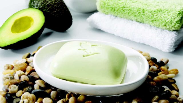 طريقة سهلة لتحضير صابون الأفوكادو الطبيعي