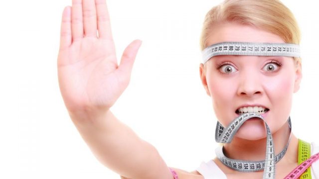 توقفي عن اتباع الحميات الغذائية القاسية