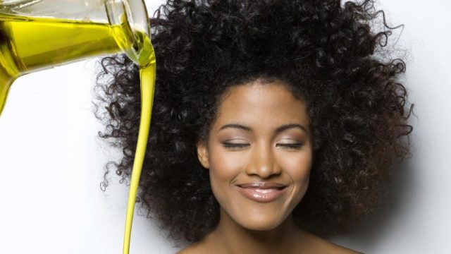 منتجات طبيعية لترطيب الشعر المجعد