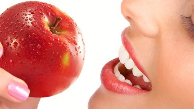 تعرفي إلى فوائد التفاح الأحمر