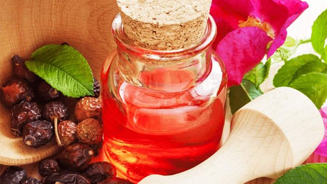 زيت بذور الورد للوجه والشعر بديل البوتوكس المثالي