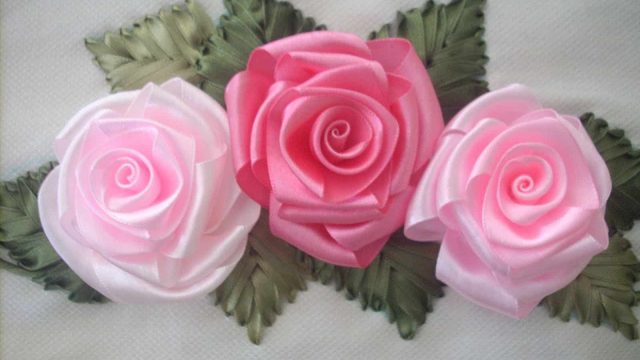 بالصور: طريقة عمل وردات بقماش الساتان