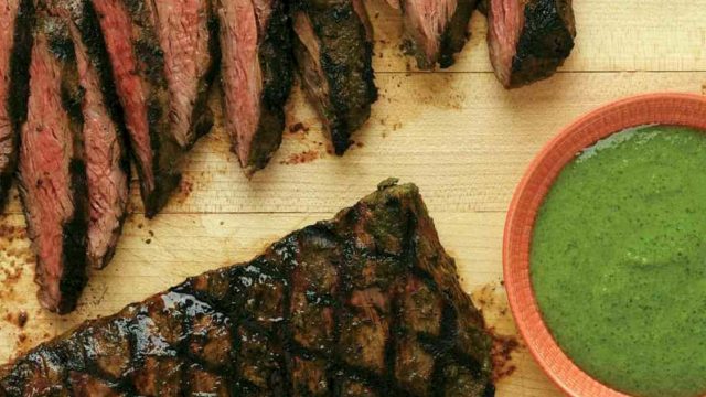 كيفية تجهيز صلصة الجوز بالبقدونس