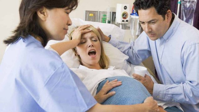 اعراض الولادة الطبيعية : تعرفي إلى أشهرها