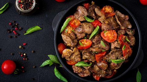 خطوات تجهيز قوانص الدجاج بالبصل والثوم