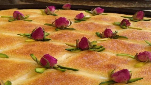 خطوات تجهيز البسبوسة الكاروهات بالقشطة