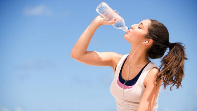 كيفية التخلص من الماء المحتبس في الجسم