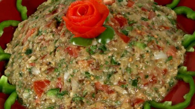 خطوات تجهيز بابا غنوج بالطماطم للسحور