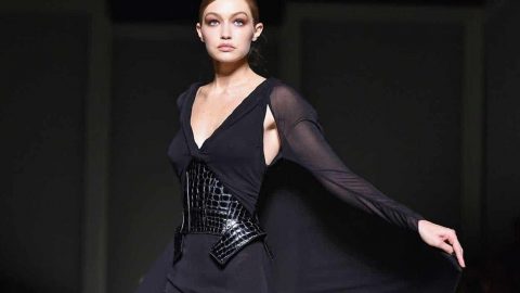 توم فورد يفتتح أسبوع الموضة بنيويورك بعرض كلاسيكي فاخر