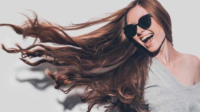 زيت جوز الهند وإكليل الجبل لتعزيز نمو الشعر وعلاج تساقطه