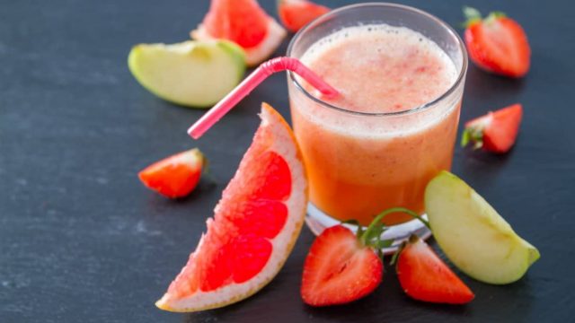 أفكار ملهمة لتحضير عصائر سموثي صحية ومنعشة