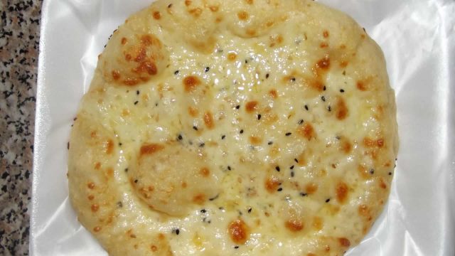 إليك طريقة اعداد مناقيش الجبنة على الصاج للسحور