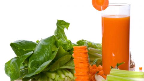 عصير الخيار والجزر لإزالة السموم من الكليتين