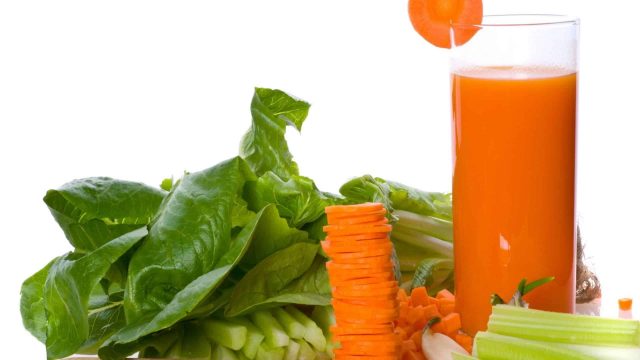 عصير الخيار والجزر لإزالة السموم من الكليتين