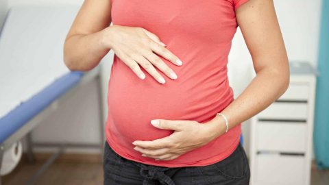 مغص الحمل : أنواعه وأسبابه وطرق العلاج