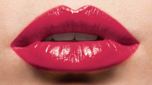 نصائح مكياج لصاحبات الشفاه الصغيرة