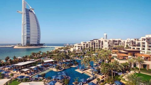 السياحة في دبي بين الوجهات الساحرة والخدمات المتميزة