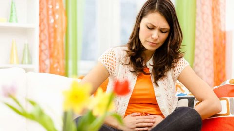 اكتشفي أعراض التهاب المبايض وطرق العلاج الطبيعية