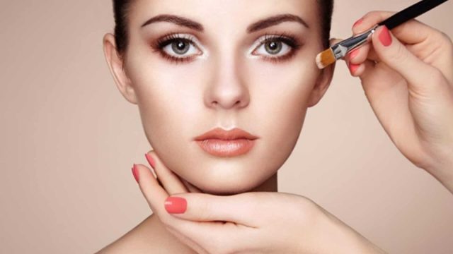 أفضل نصائح تثبيت كريم الأساس للبشرة الدهنية