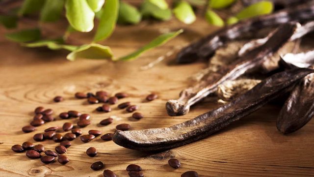 تعرفي على فوائد الخروب للشعر التالف