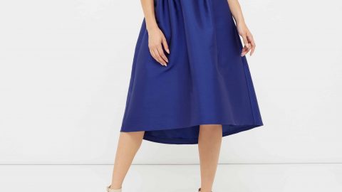 طرق جذابة وأنيقة لارتداء التنورة الستان