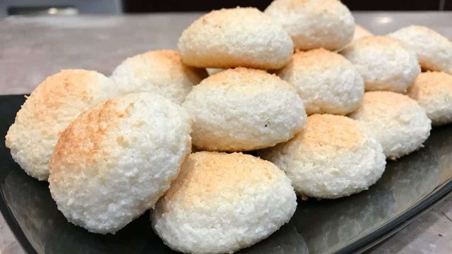 خطوات تجهيز كرات جوز الهند المخبوزة