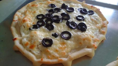 خطوات تجهيز مناقيش الجبنة البيضاء