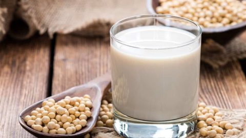 اكتشفي طريقة تفتيح البشرة باستخدام حليب الصويا