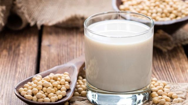 اكتشفي طريقة تفتيح البشرة باستخدام حليب الصويا