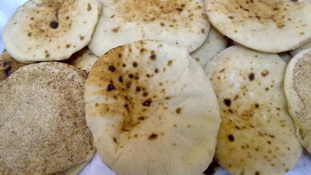 طريقة تجهيز الخبز البلدي في المنزل