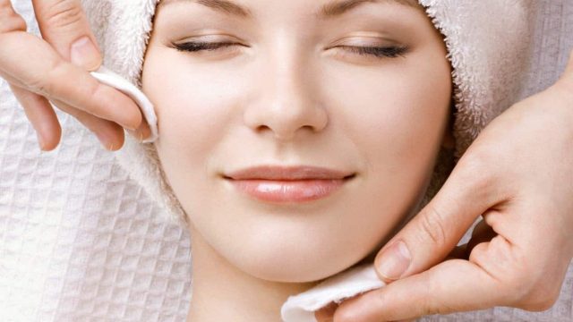 تجنبي هذه الأخطاء للحفاظ على صحة بشرتك