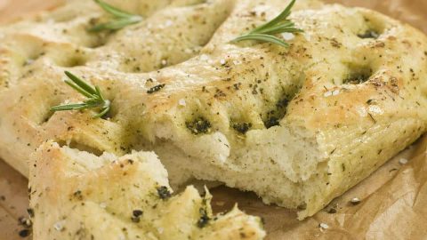 كيفية تجهيز خبز الفوكاشيا بالجبن