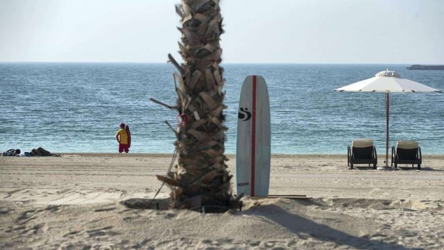 شاطئ لا مير في دبي متعة واستجمام على مدار العام