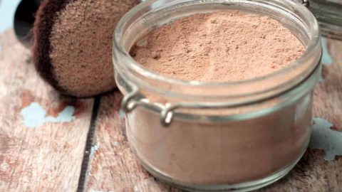 كيف تضعين بودرة الأساس بدون أخطاء؟