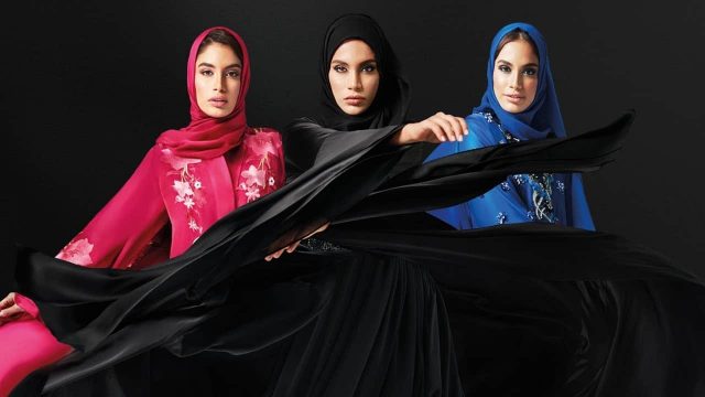 بالصور: عبايات بموضة الشراريب لإطلالة أنيقة هذا الصيف