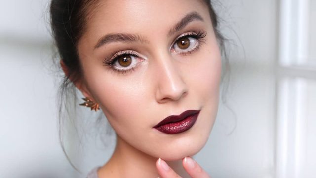 للعروس: حيل للتخلص من لمعان الوجه في صور الزفاف