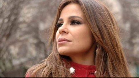 كارول سماحة تنهي شائعات طلاقها في بث مباشر!