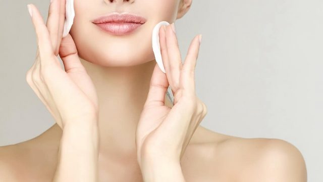 جهزي بنفسك تونر طبيعي حسب نوع بشرتك